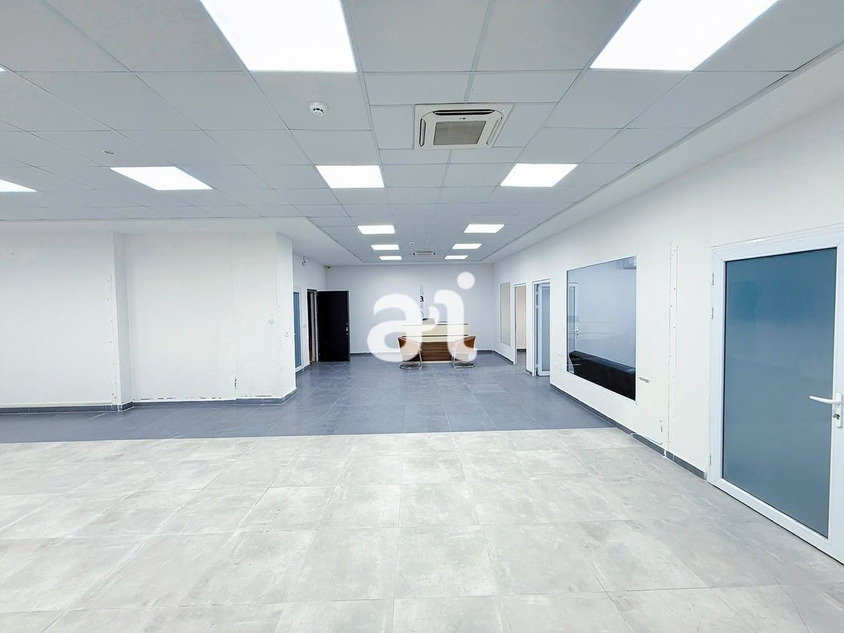 AlainImmo's tweet photo. L'ADRESSE DU SUCCÈS : Votre Prochain Siège Social sur le Boulevard du 30 Juin

Installez votre entreprise là où tout se décide. Nous vous proposons un plateau de bureaux de 200 m² idéalement configuré pour booster la productivité de vos équipes.

En plein cœur de la Gombe, directement sur le Boulevard du 30 Juin. Une visibilité et une accessibilité maximales pour vos clients.

7 pièces lumineuses, modulables et parfaitement adaptées pour des bureaux de direction, salles de réunion ou espaces de coworking.

Des installations prêtes à accueillir votre activité dans un standing haut de gamme.

Prix:  40 $ / m² TTC

Contactez-nous dès maintenant 

📞 Appels : +243 817 699 634
🟢 WhatsApp : +243 906 665 362
📧 Emails : infos@alainimmo.com |Alaintshilolo@hotmail.com

#AlainImmo #Locationbureau #ImmobilierRDC  #ImmobillierGombe #LocationKinshasa