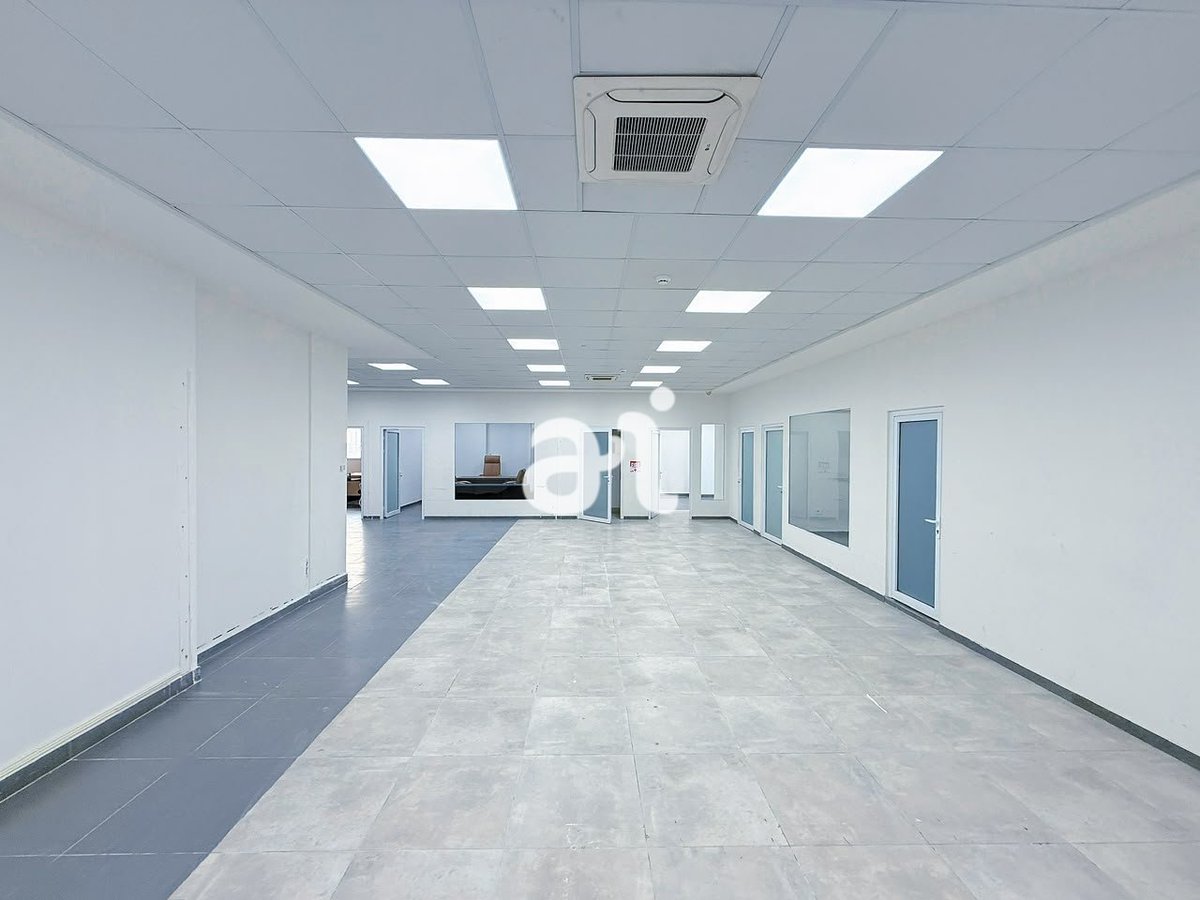 AlainImmo's tweet photo. L'ADRESSE DU SUCCÈS : Votre Prochain Siège Social sur le Boulevard du 30 Juin

Installez votre entreprise là où tout se décide. Nous vous proposons un plateau de bureaux de 200 m² idéalement configuré pour booster la productivité de vos équipes.

En plein cœur de la Gombe, directement sur le Boulevard du 30 Juin. Une visibilité et une accessibilité maximales pour vos clients.

7 pièces lumineuses, modulables et parfaitement adaptées pour des bureaux de direction, salles de réunion ou espaces de coworking.

Des installations prêtes à accueillir votre activité dans un standing haut de gamme.

Prix:  40 $ / m² TTC

Contactez-nous dès maintenant 

📞 Appels : +243 817 699 634
🟢 WhatsApp : +243 906 665 362
📧 Emails : infos@alainimmo.com |Alaintshilolo@hotmail.com

#AlainImmo #Locationbureau #ImmobilierRDC  #ImmobillierGombe #LocationKinshasa