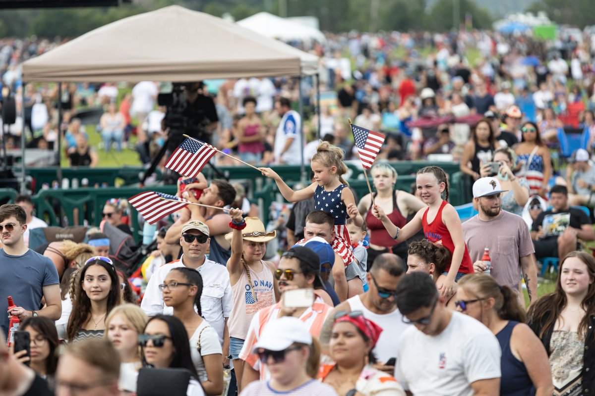 Happy Independence Day! As we celebrate the 250th anniversary of the United States, we honor our nation’s history and the spirit of independence that brings our communities together. Wishing everyone a safe and happy holiday! @camp_lejeune 
 📸Cpl. A Mazzamuto
#ReadyUSMC https://t.co/iRfpvGF0I9