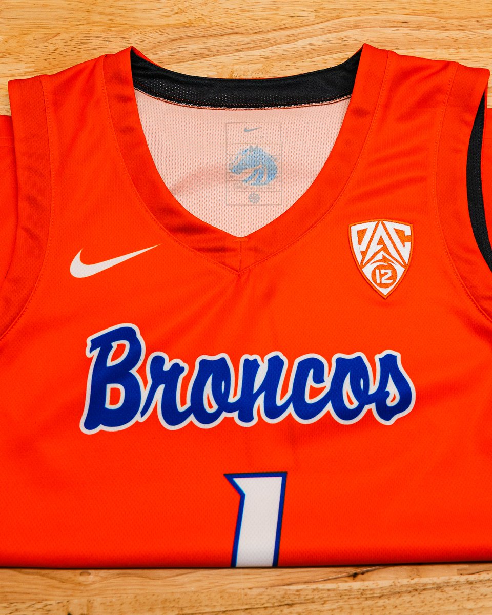 BroncoSportsWBB's tweet photo. Start of something new 🤝

#BleedBlue | #WhatsNext https://t.co/TC5ezABBPa