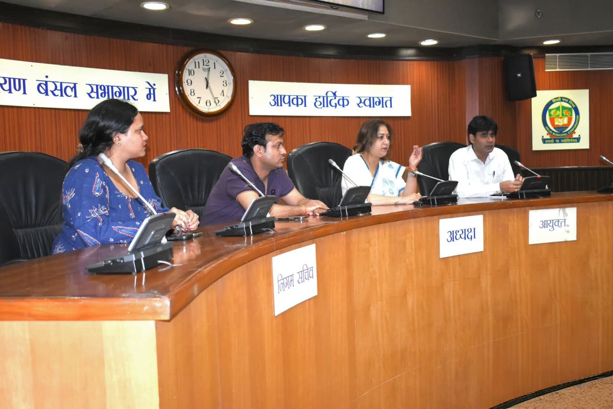 MCD_Delhi's tweet photo. Harnessing the power of AI for smarter urban governance.

At the Delhi 2.0 Tech Dialogue held at the Municipal Corporation of Delhi Headquarters, Civic Centre, Deputy Mayor Dr. Monika Pant interacted with 60 young innovators from across the country who presented AI-driven solutions for urban governance.

The innovators showcased technology-based solutions for waste management, waste segregation, parking management, HRMS and labour management, aimed at making civic services more efficient, transparent, accurate and citizen-centric.

MCD remains committed to fostering innovation and leveraging emerging technologies to strengthen public service delivery and build a smarter, future-ready city.

@LokNiwasDelhi @gupta_rekha @CMODelhi @praveshwahi @drmonikapant 

#MCD #Delhi20TechDialogue #ArtificialIntelligence #Innovation #SmartGovernance #FutureReadyDelhi