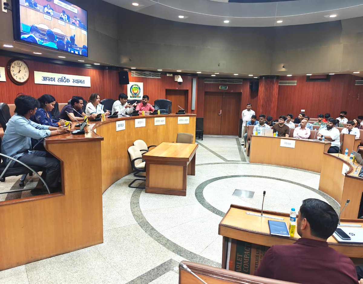 MCD_Delhi's tweet photo. Harnessing the power of AI for smarter urban governance.

At the Delhi 2.0 Tech Dialogue held at the Municipal Corporation of Delhi Headquarters, Civic Centre, Deputy Mayor Dr. Monika Pant interacted with 60 young innovators from across the country who presented AI-driven solutions for urban governance.

The innovators showcased technology-based solutions for waste management, waste segregation, parking management, HRMS and labour management, aimed at making civic services more efficient, transparent, accurate and citizen-centric.

MCD remains committed to fostering innovation and leveraging emerging technologies to strengthen public service delivery and build a smarter, future-ready city.

@LokNiwasDelhi @gupta_rekha @CMODelhi @praveshwahi @drmonikapant 

#MCD #Delhi20TechDialogue #ArtificialIntelligence #Innovation #SmartGovernance #FutureReadyDelhi