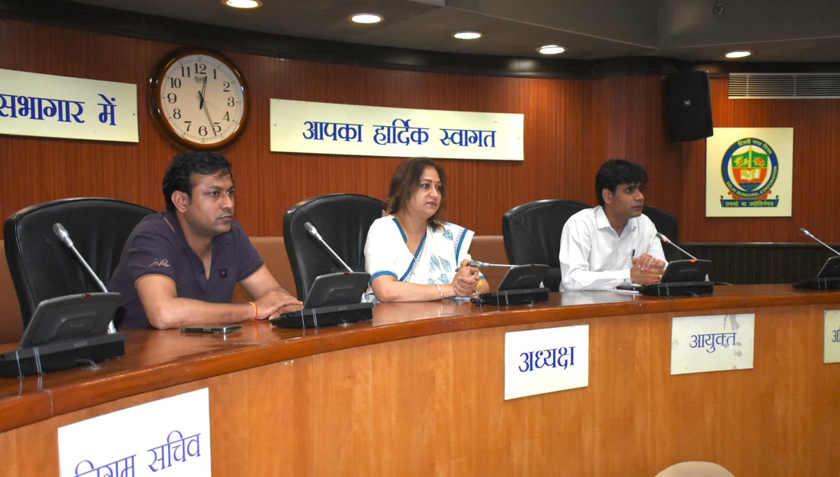 MCD_Delhi's tweet photo. Harnessing the power of AI for smarter urban governance.

At the Delhi 2.0 Tech Dialogue held at the Municipal Corporation of Delhi Headquarters, Civic Centre, Deputy Mayor Dr. Monika Pant interacted with 60 young innovators from across the country who presented AI-driven solutions for urban governance.

The innovators showcased technology-based solutions for waste management, waste segregation, parking management, HRMS and labour management, aimed at making civic services more efficient, transparent, accurate and citizen-centric.

MCD remains committed to fostering innovation and leveraging emerging technologies to strengthen public service delivery and build a smarter, future-ready city.

@LokNiwasDelhi @gupta_rekha @CMODelhi @praveshwahi @drmonikapant 

#MCD #Delhi20TechDialogue #ArtificialIntelligence #Innovation #SmartGovernance #FutureReadyDelhi