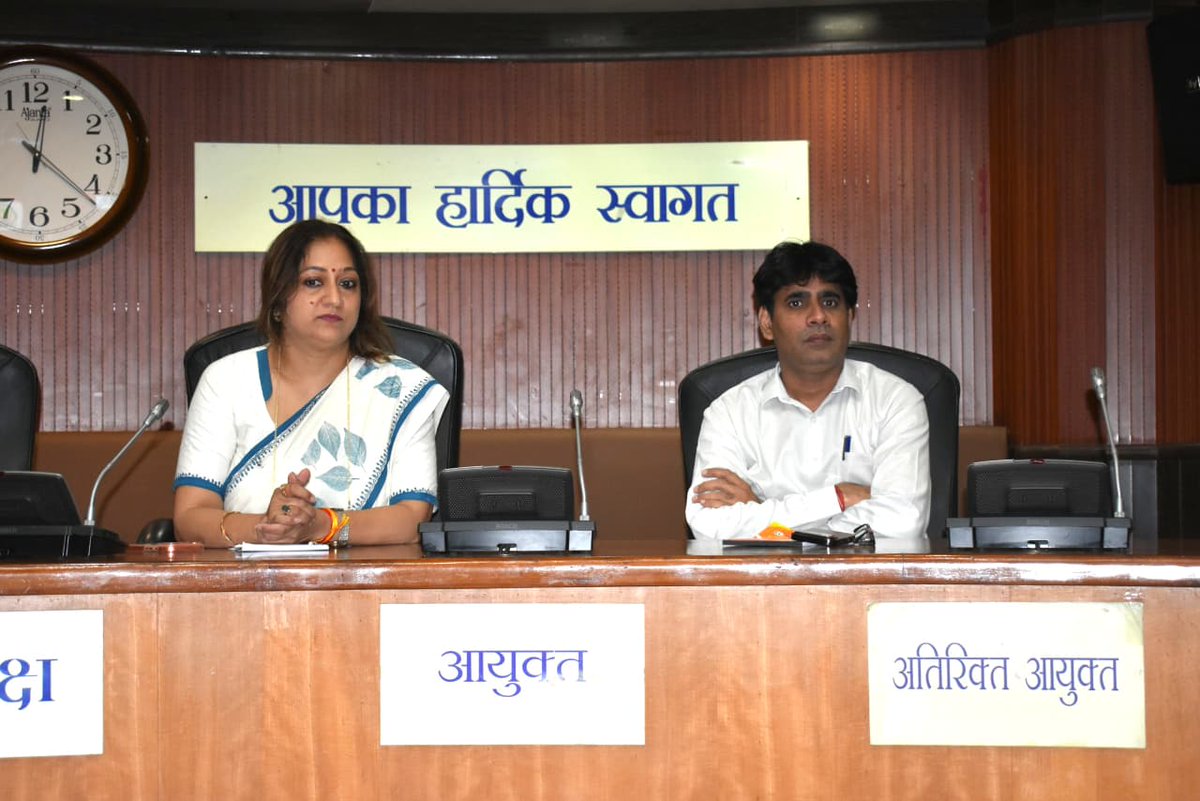 MCD_Delhi's tweet photo. Harnessing the power of AI for smarter urban governance.

At the Delhi 2.0 Tech Dialogue held at the Municipal Corporation of Delhi Headquarters, Civic Centre, Deputy Mayor Dr. Monika Pant interacted with 60 young innovators from across the country who presented AI-driven solutions for urban governance.

The innovators showcased technology-based solutions for waste management, waste segregation, parking management, HRMS and labour management, aimed at making civic services more efficient, transparent, accurate and citizen-centric.

MCD remains committed to fostering innovation and leveraging emerging technologies to strengthen public service delivery and build a smarter, future-ready city.

@LokNiwasDelhi @gupta_rekha @CMODelhi @praveshwahi @drmonikapant 

#MCD #Delhi20TechDialogue #ArtificialIntelligence #Innovation #SmartGovernance #FutureReadyDelhi