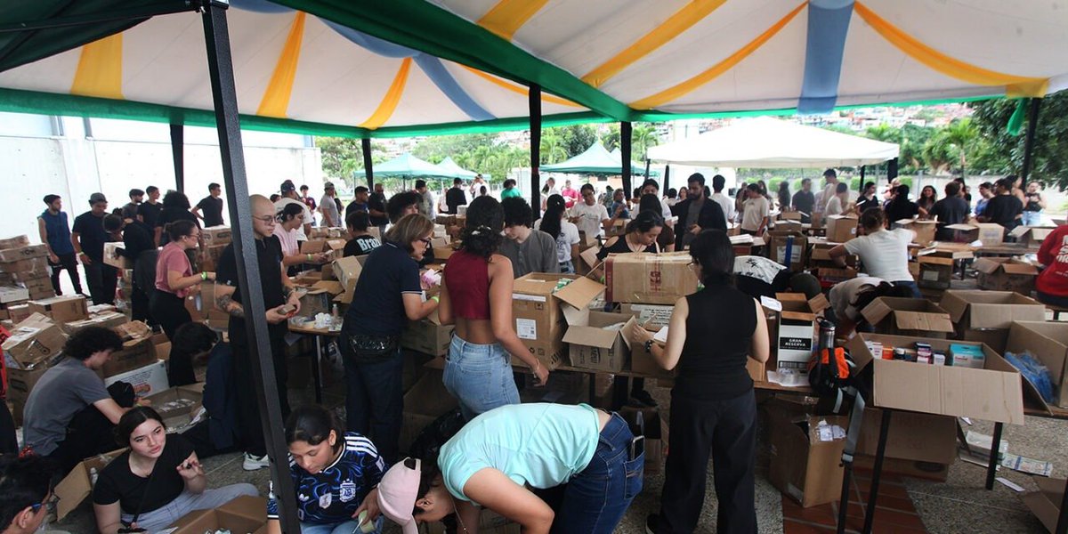 BibliotecaUCAB's tweet photo. Más de 50 toneladas de insumos ha recolectado la UCAB para afectados por sismos | El operativo es coordinado por el Movimiento Estudiantil de la universidad, en conjunto con varias dependencias institucionales y el apoyo de organizaciones y empresas

📎https://t.co/1mdaqBku1P https://t.co/LmPBX7Q1ZD