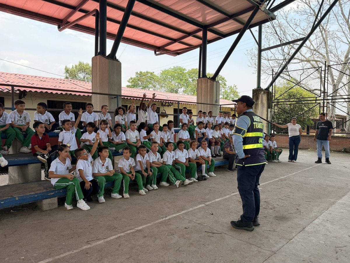 transitometa's tweet photo. 9.👨‍👩‍👧‍👦 Niños, jóvenes y adultos hacen parte de nuestra apuesta por una movilidad segura.

A través de la educación y la sensibilización promovemos hábitos responsables que contribuyen a reducir la siniestralidad vial en el Meta.

#Meta66Años https://t.co/IwA0wg3cgI