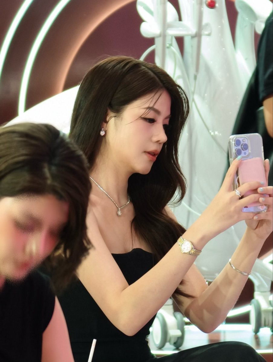mmewrv's tweet photo. แจกพิกัดช่างทำผม💇🏻‍♀️ ไปออกงาน 1 พัน เท่านั้นนน มาทำให้ถึงห้องเลยย แล้วผมอยู่ทรงมากกก คือถ้าลอนเอง มันจะไม่ยกโคนจึ้งแบบนี้ 🥹 สวยคุ้มมากๆ ✨🪽 https://t.co/5T0h4uBN0q