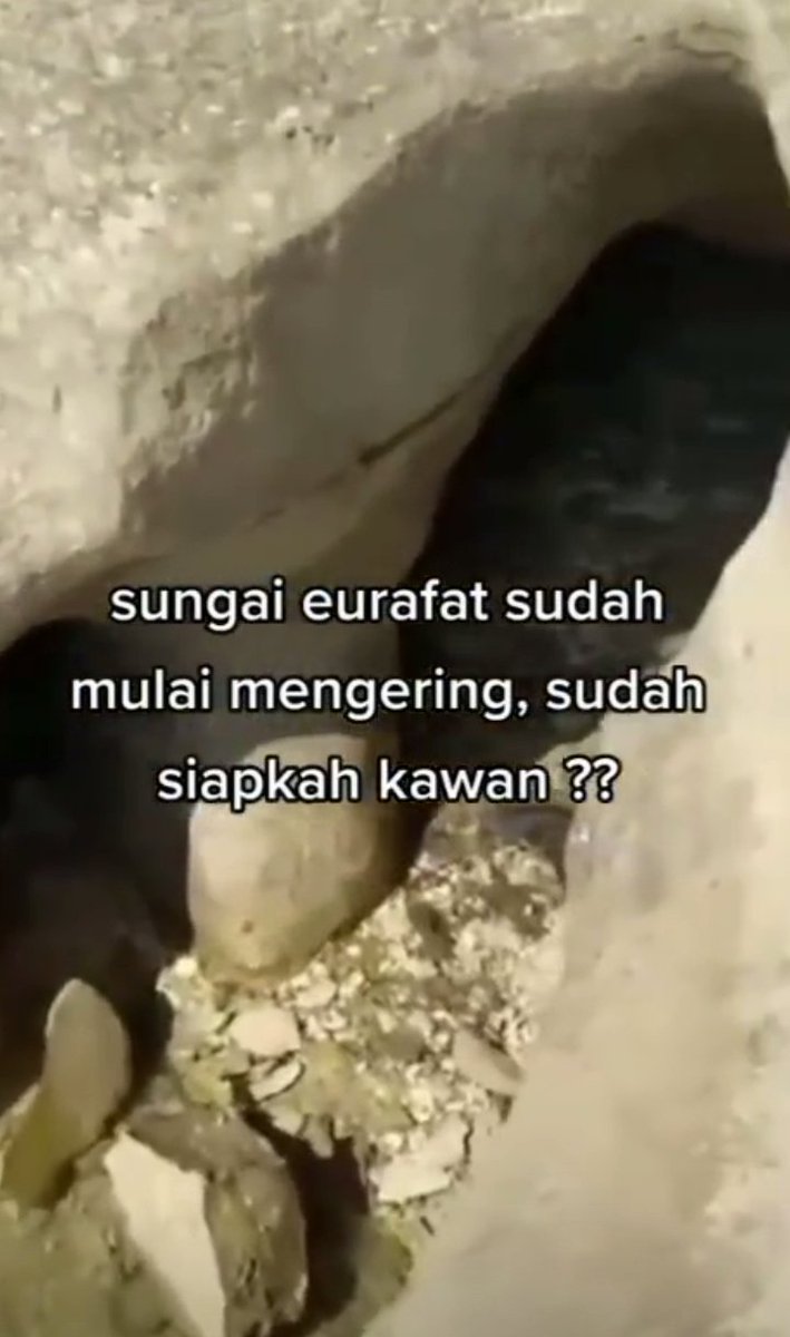 setyadi27's tweet photo. @sakkusaitna @ProboAnjar78317 Orang Timur tengah kuno tinggal di goa goa sepanjang sungai, dan Ka'bah adalah bangunan pertama yg dibuat manusia ketika itu di Padang pasir yg tandus. Kalo tidak ada Sumur zam-zam tidak mungkin di dihuni. https://t.co/oGxK3wGUxS