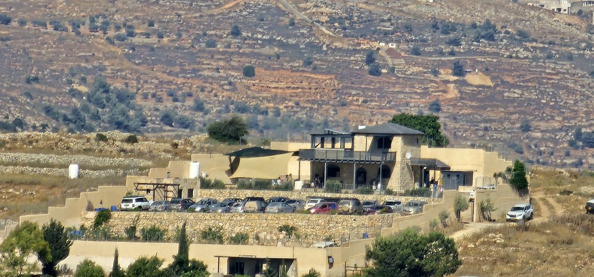 saritm0's tweet photo. Since the weekend, settlers have taken over private Palestinian homes in at least 13 communities throughout the West Bank, including a villa and an apartment block. The owners helplessly watch their property stolen in broad daylight.
Literally no word from the Int. Community. https://t.co/xjFjL0DsoS