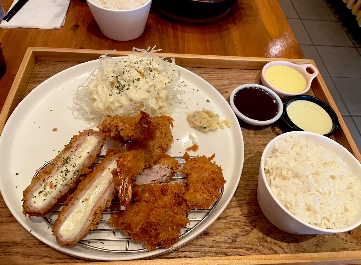 natalieecity's tweet photo. lunch with my unnie yesterday 😙 https://t.co/frNcPwTQ3v
