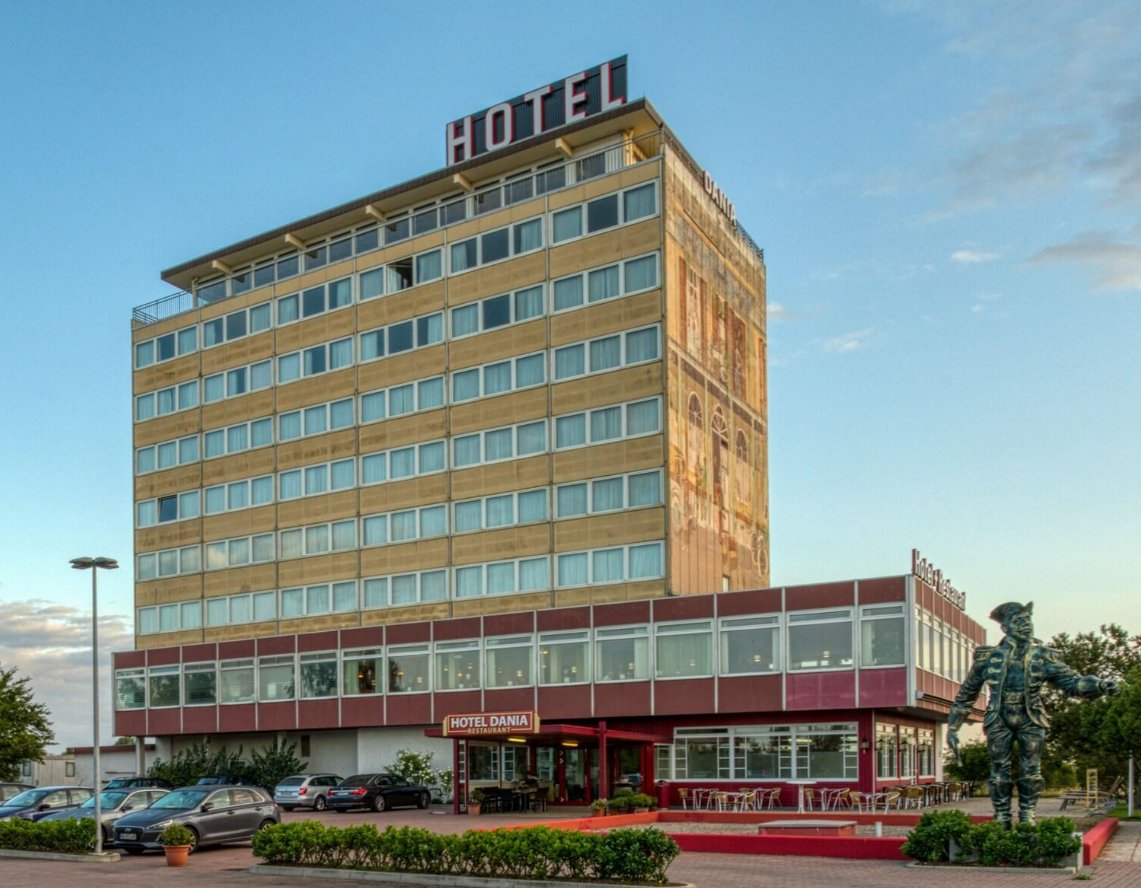 litwicki's tweet photo. @owroot In this hotel, you won't be surprised to learn. (This pic is not mine.) Puttgarten, on Feymarn Island. https://t.co/auOVkX2wSE