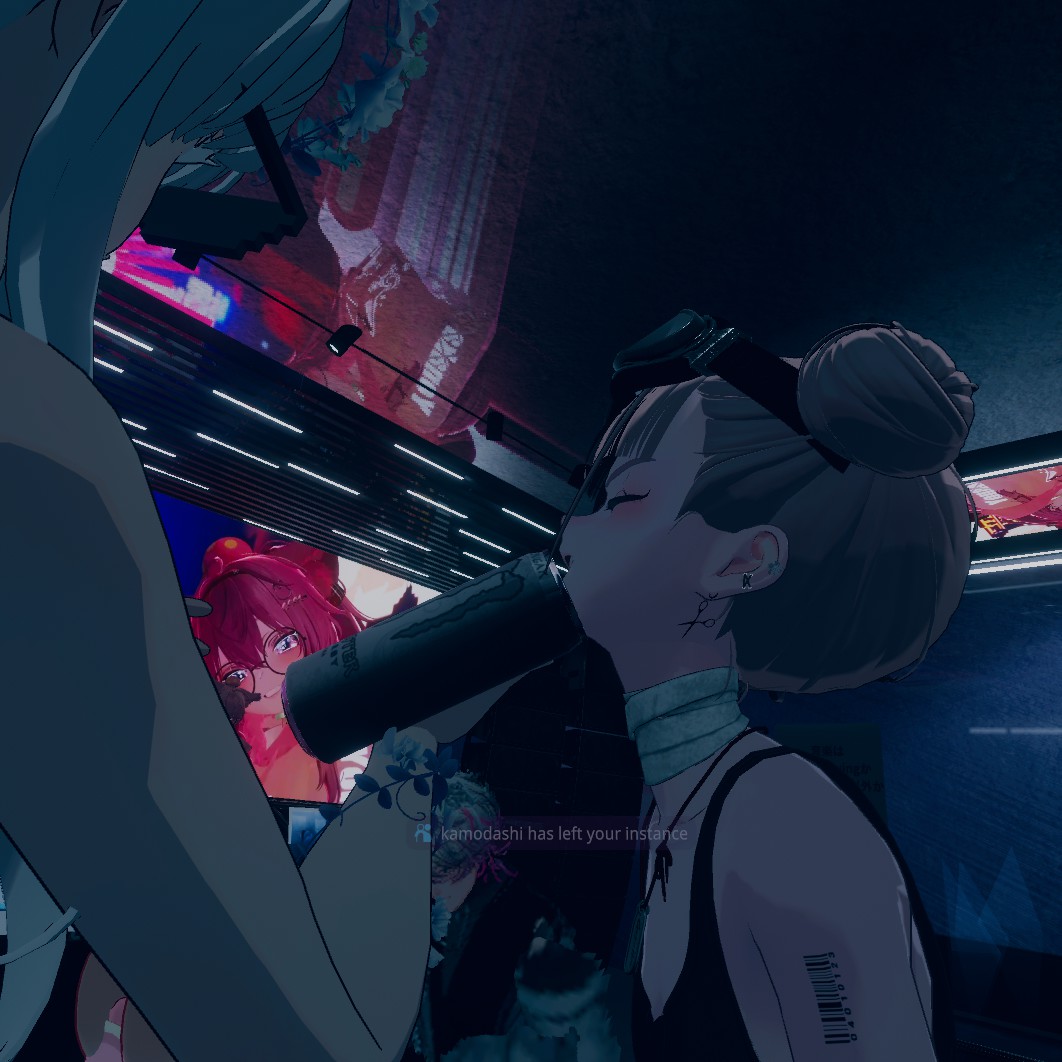 RopeBeLike's tweet photo. Today on VRC, I brought some friends to #CheersParty_VRC after that I caught Berry DJing! https://t.co/iBtMtF0tAU