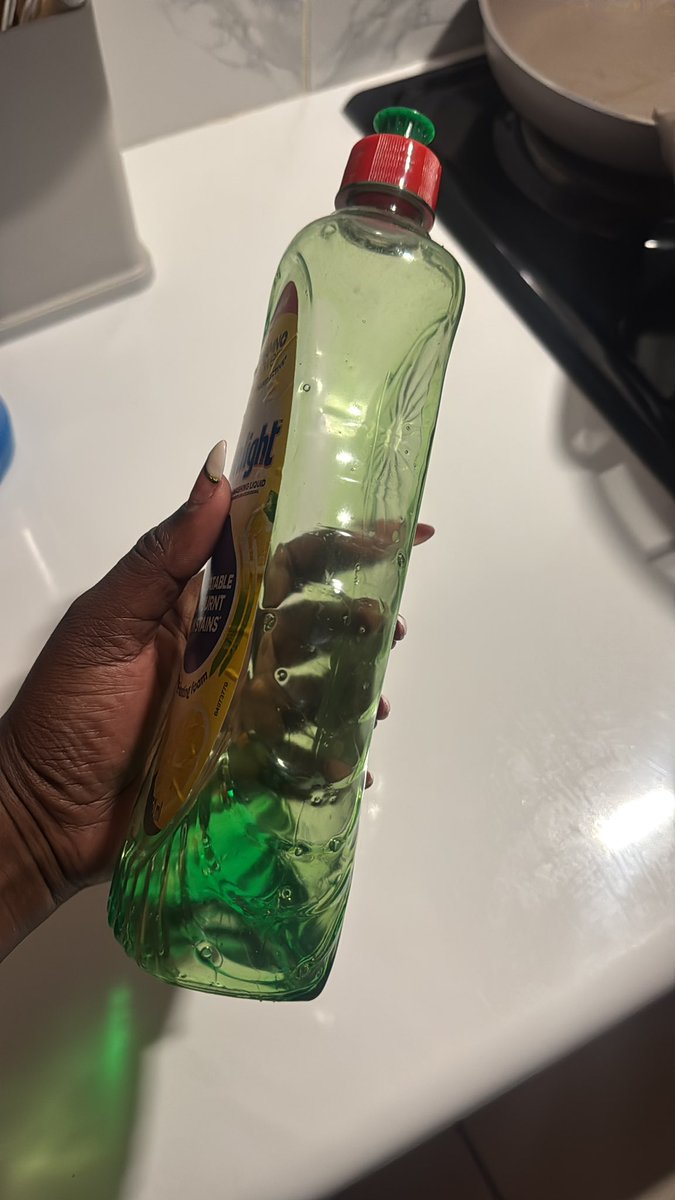 aus_moi's tweet photo. Dear Sunlight , a little no longer goes a long way on your Sunlight dishwashing liquid.

Khan dintshang? https://t.co/hxfNBhs5KT