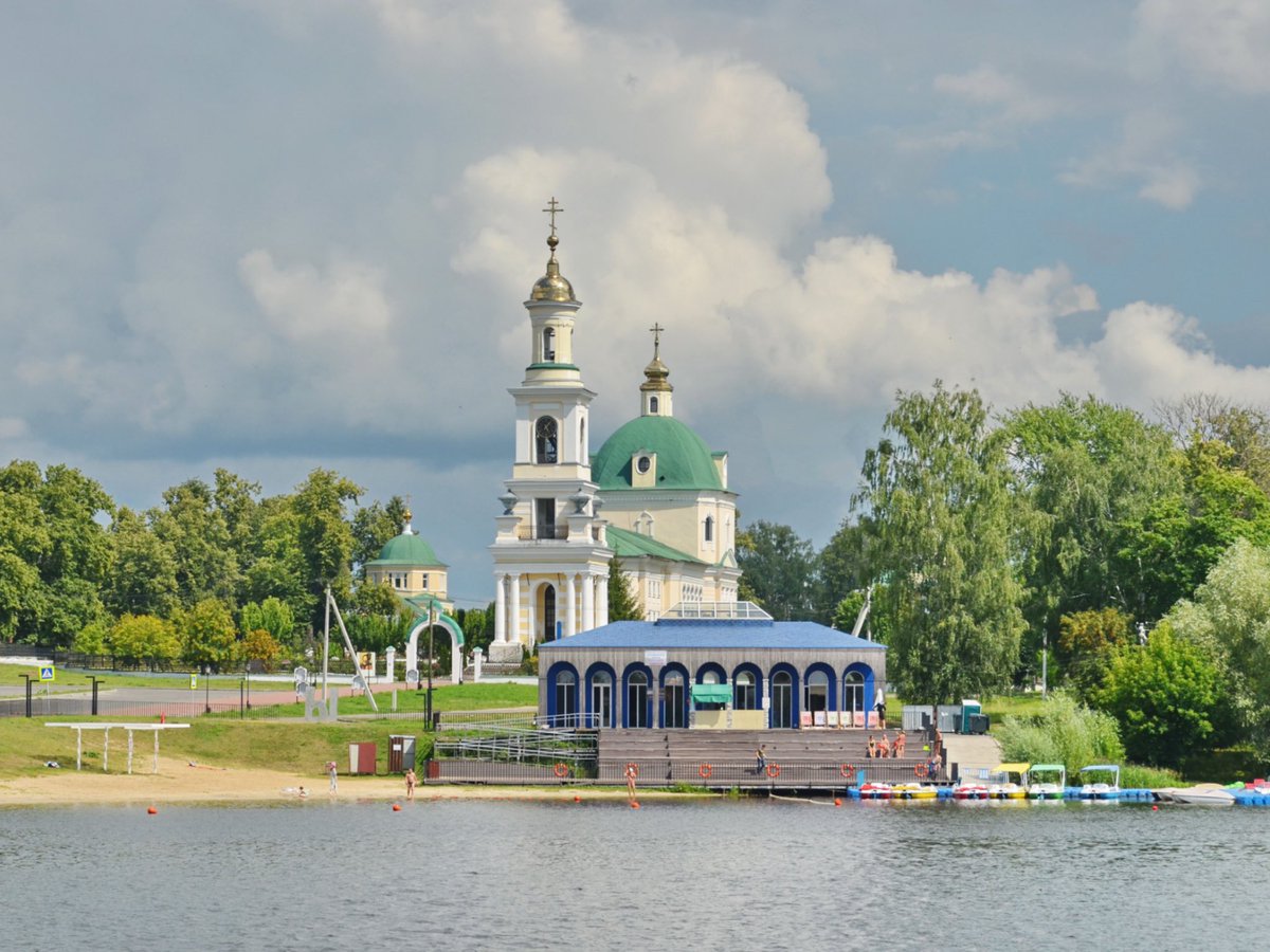 Lora020563's tweet photo. Россия. Выкса - город в Нижегородской области.
Основан в 1557 году выходцами из Тулы братьями Баташевыми, основавшими здесь железорудный завод.
Сегодня Выкса - центр металлургии и современного искусства.
Известен Выксунским Иверским монастырём (1864 год).
Население 56 196 чел. https://t.co/uvZTKOZXfp