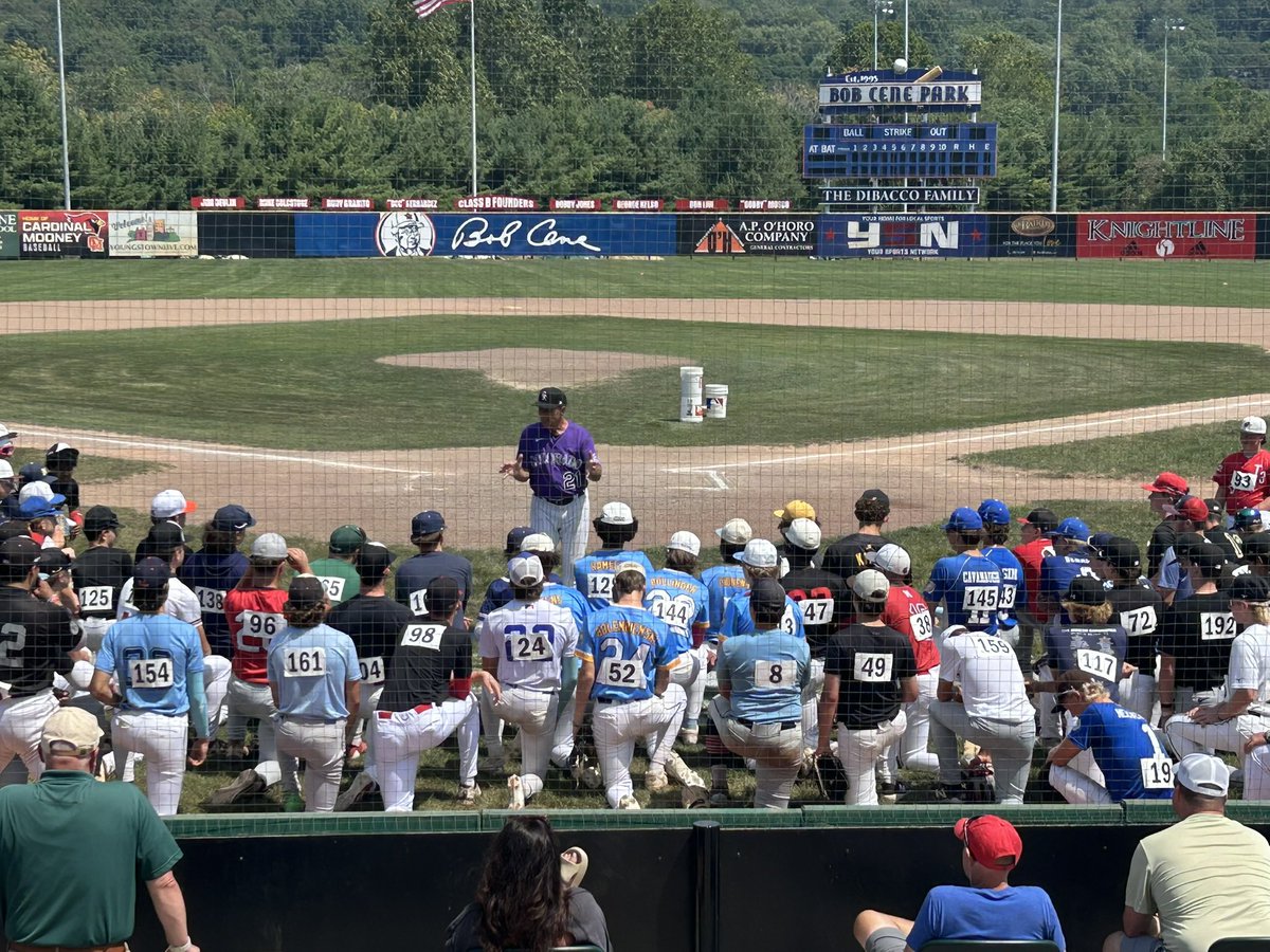 santabaseball1 tweet picture