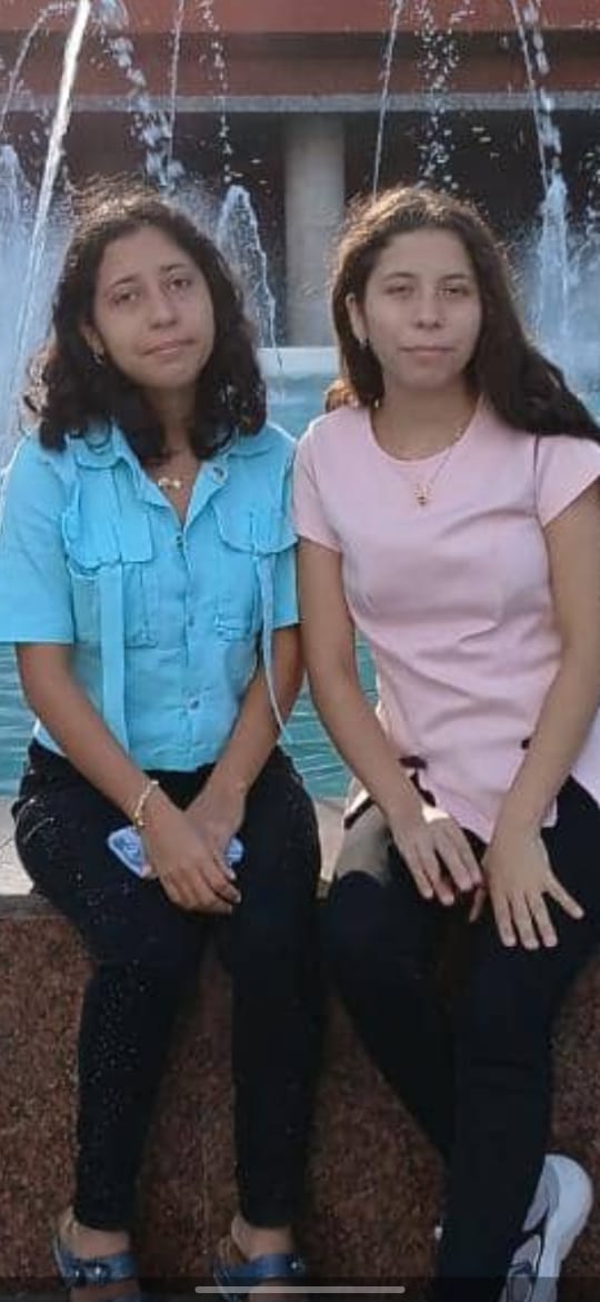 LuzMelyReyes's tweet photo. Buenos días. Me ha escrito esta señora. Está buscando a sus hijas que quedaron sepultadas en uno de los edificios de Misión Vivienda en Los Cocos. https://t.co/QOqiGidbmi