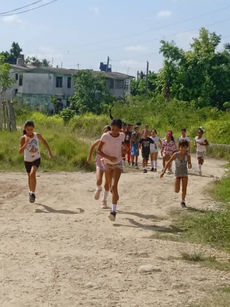 EdilinGarc27792's tweet photo. Numerosas son las actividades que se realizan en los Consejos Populares donde radican las Instituciones Educativas. ¡Chiquitines! A disfrutar de  verano. #VeranoConMiGente #ArtemisaJuntosSomosMás #EducaciónArtemisa https://t.co/Du1Z6FlqGd
