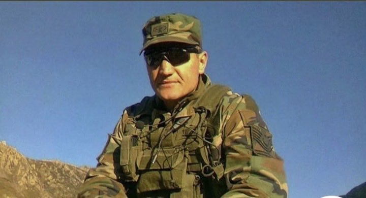 mustafakosemus's tweet photo. Bugün günlerden Kd.Bşçvş. Kalender Özdemir… 🇹🇷❤️🇹🇷

Kahraman kardeşim sen 15 yıl önce vatan ve bayrak için canından geçtin, hayatını kaybettin.

Bu vatan için zerre fedakarlık yapmamış birileri bizim terörle mücadelemizi zaman kaybı olarak nitelendirebiliyor. 

Biz de dahil uğruna canını feda ettiğin Türk Milleti olanları sadece seyrediyor. 

Hakkınızı bize helal etmeyin yiğidim. 
Bu millet helalliği hak etmiyor maalesef. 

Asil ve aziz ruhun şad olsun.