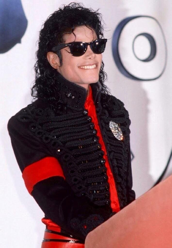 postsmjs's tweet photo. Michael Jackson (1989) https://t.co/M4WOW0ZNMT