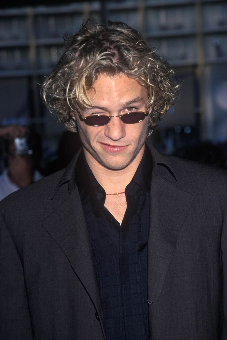 StacyClausenUpd's tweet photo. Pai e filho! Stacy Clausen em uma entrevista recente para Russh revelou que o seu ator favorito seria ao renomado Heath Ledger. https://t.co/bn91iY65ah