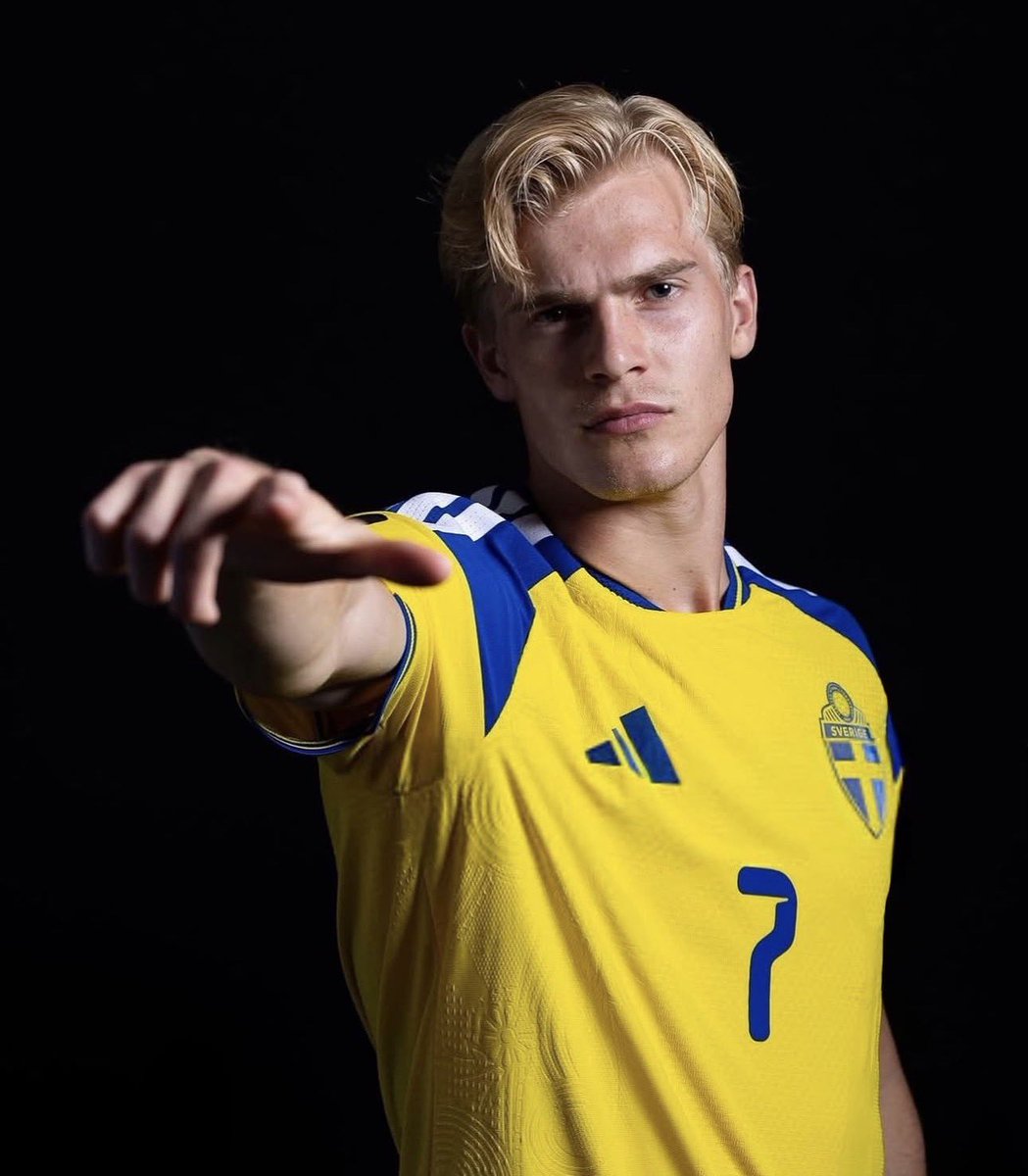 Serafim_zx's tweet photo. Imagine ser Lucas Bergvall por um dia

> 1,87 de altura.
> Olhos azuis.
> Jawline definida
> 5000 de testo natural (teste recente)
> Sueco.
> Rico.
> Mora em Londres.
> Joga na Premier League.
> Joga na seleção.
> É querido pela torcida.

Se você não é assim, it's over. https://t.co/Vdv6P22tHK
