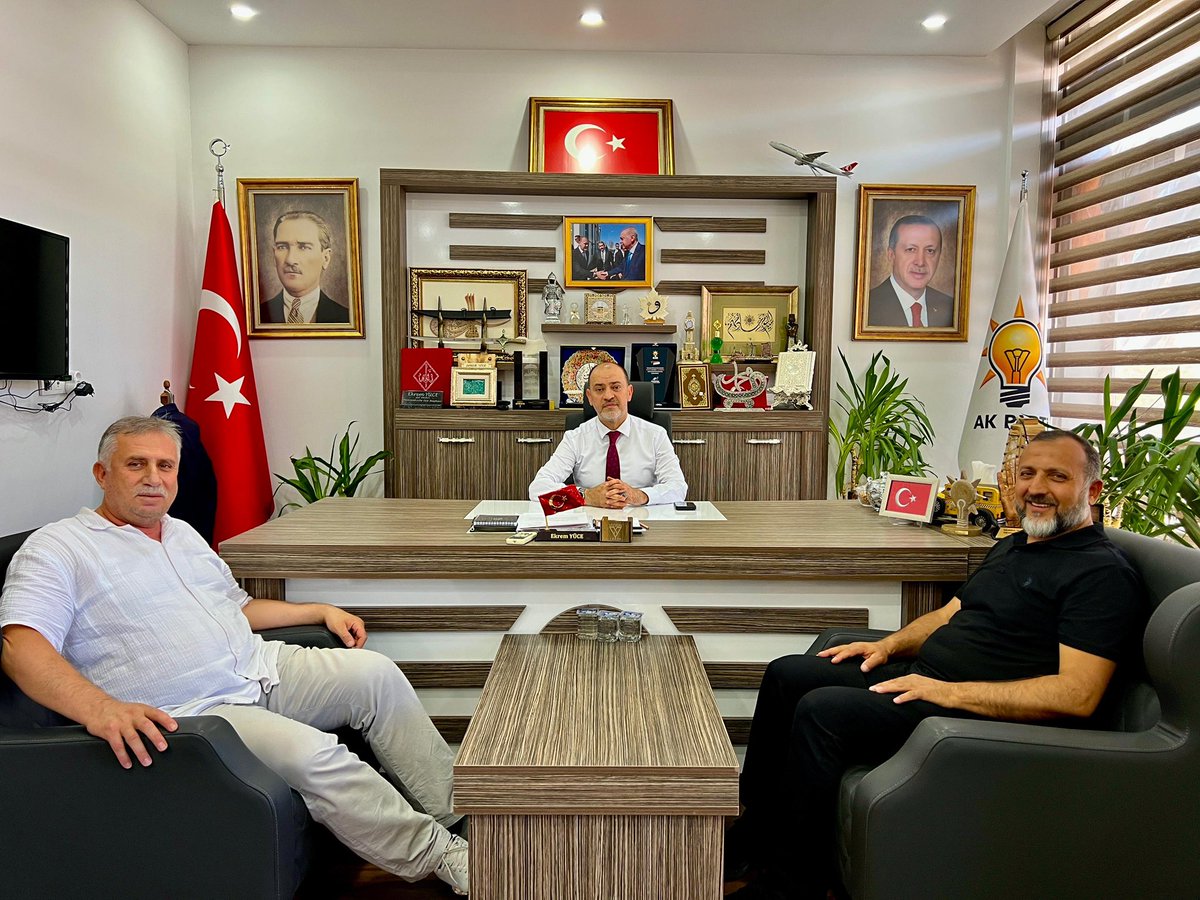 akyenimahalle06's tweet photo. 📍 AK Parti Yenimahalle İlçe Başkanlığı

Karacakaya Mahallesi Dernek Başkanı Mehmet Türksoy ve Veysel Tunçyüz, İlçe Başkanımız @ekremyuce06’yi ziyaret etti
Nazik ziyaretleri ve samimi sohbetleri için kendilerine teşekkür ederiz.📌 https://t.co/vrUYZspjCs