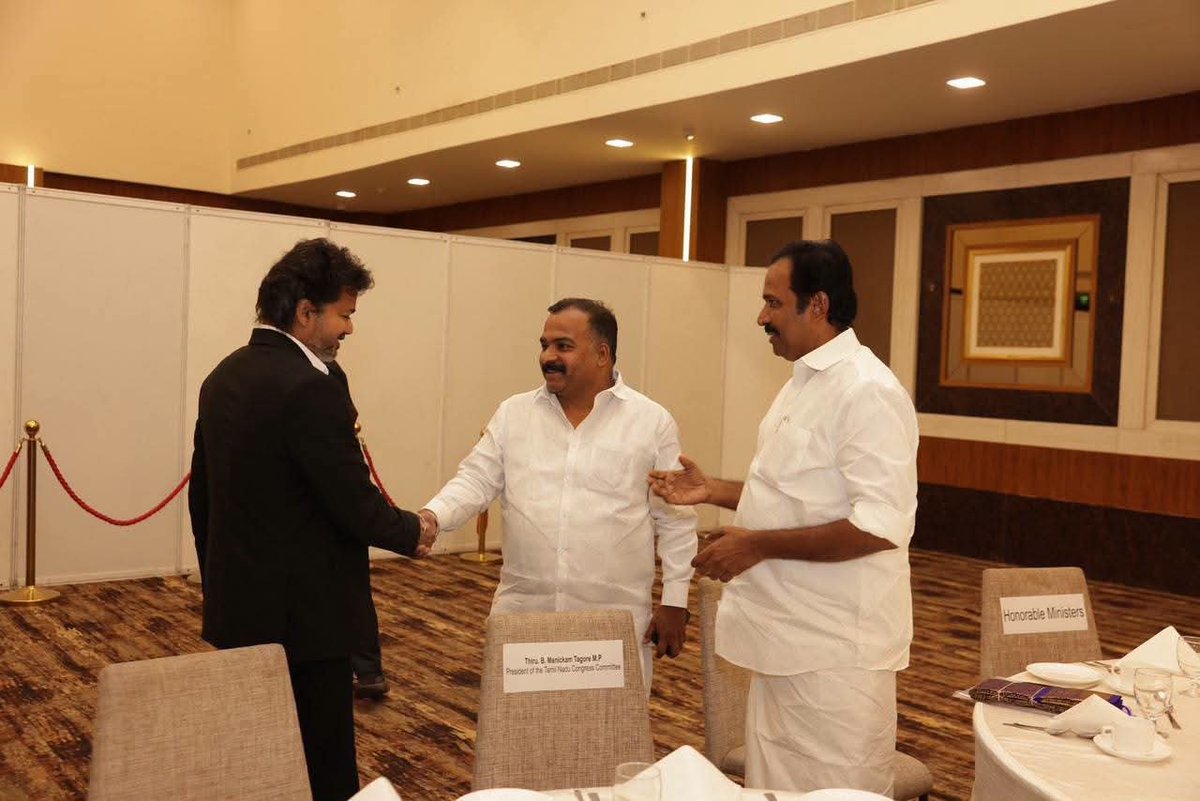 TN_PYC's tweet photo. மாண்புமிகு தமிழ்நாடு முதலமைச்சர் திரு. சி. ஜோசப் விஜய் அவர்கள் தலைமையில் நடைபெற்ற தோழமைக் கட்சிகளின் தலைவர்கள் கலந்துரையாடல் கூட்டம்.
தமிழ்நாடு காங்கிரஸ் கமிட்டி தலைவர் திரு. ப. மாணிக்கம் தாகூர், எம்.பி., முன்னாள் மத்திய நிதி அமைச்சர் திரு. ப. சிதம்பரம், சட்டமன்ற காங்கிரஸ் கட்சித் தலைவரும், தமிழக சுற்றுலாத்துறை அமைச்சருமான திரு. செ. ராஜேஷ்குமார், தமிழ்நாடு அரசின் உயர்கல்வித்துறை அமைச்சர் திரு. பெ. விஸ்வநாதன்,  மற்றும் காங்கிரஸ் சட்டமன்ற, நாடாளுமன்ற உறுப்பினர்கள் பங்கேற்றனர்.

@manickamtagore @PChidambaram_IN @TVKVijayHQ