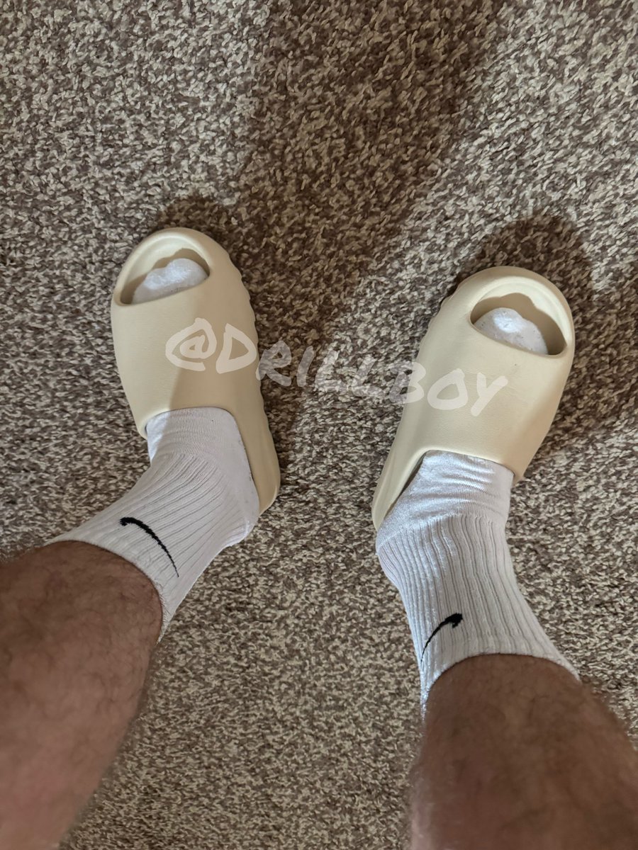 drillboypl's tweet photo. Który pies chciałby warować i je lizać 😛Idealne po meczu z ziomkami smrodu potu im nie brakuje 🔝 #atm #feet #socks #drill https://t.co/9mSk3nV62E