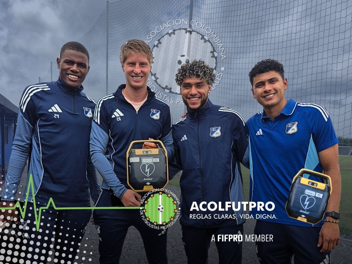 acolfutpro's tweet photo. ¡𝐒𝐚𝐥𝐮𝐝 𝐲 𝐩𝐫𝐞𝐯𝐞𝐧𝐜𝐢𝐨́𝐧 𝐩𝐚𝐫𝐚 𝐥@𝐬 𝐟𝐮𝐭𝐛𝐨𝐥𝐢𝐬𝐭𝐚𝐬 ! 🛡️
Entregamos los Desfibriladores Externos Automáticos (DEA) a los planteles femenino y masculino de Millonarios F.C. 

En ACOLFUTPRO trabajamos sin descanso por la seguridad médica nuestros afiliados.

Lea más ➡️ https://t.co/haxuU0FI0C

@MillosFCoficial @MillosFcFem @FIFPRO @FIFProAmerica