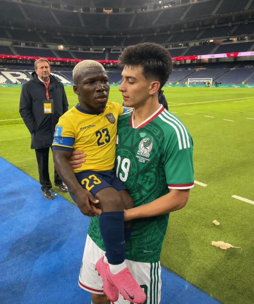 antonirios07's tweet photo. @TheKingLdu Ternurita... Si Lamine Yamal lleva a su hermanito por que Gil Mora No??? https://t.co/Ulp6qt9M1J