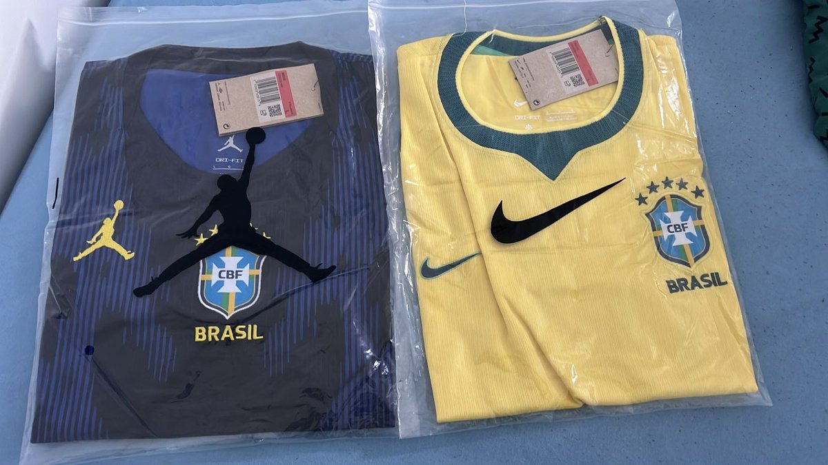 eumyllachristie's tweet photo. benditas sejam as mãos tailandesas que fizeram essas camisas 

e o medo que eu tava de chegar uma fronha já que o anúncio no ML era de roupa de cama kkkkkkkkkkk

obrigada amigo(a) que compartilhou o link aqui, você é um(a) amigo(a) https://t.co/OUkRw3mXJQ