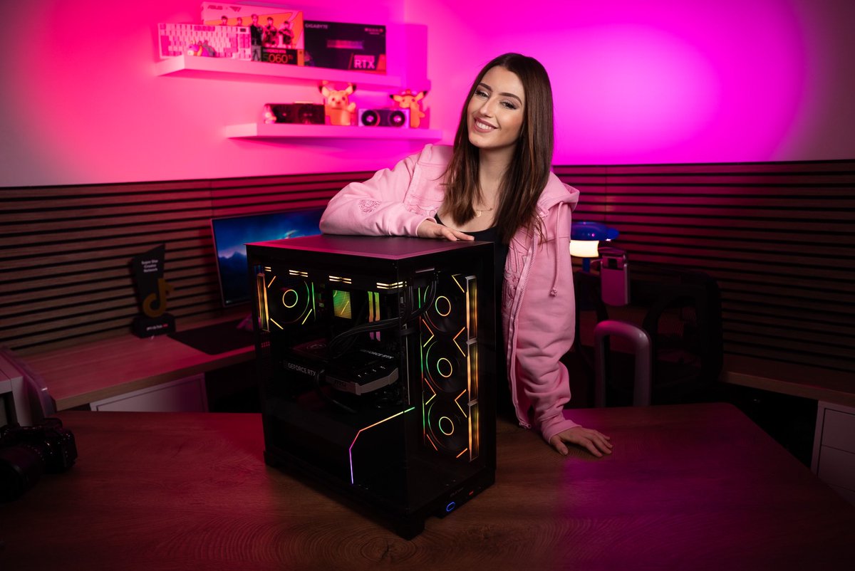 HelenaClaris's tweet photo. Le lien du concours est dans ma bio 🩷⚡️

Bonne chance à tous 🧡🔥

Et merci les bests @PcComponentesFR https://t.co/w634j2lKPz