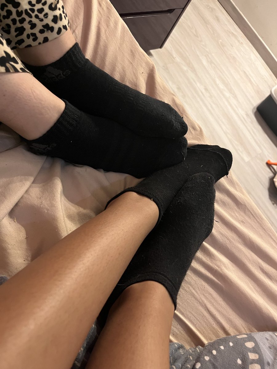Egirl_angel27's tweet photo. En duo virtuel avec ma copines. On a les pieds bien transpirant avec cette chaleur 😏
@Mmakeushh
#findom #slave #moneymiss #paypig #moneyslave #femdom #sissy #feetfetısh #feet #domina #ATM #moneyslave #slavefr #larbin https://t.co/liQkurgvK0