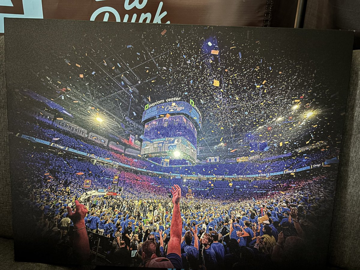 AndrewKSchlecht's tweet photo. My friend (@cisero_designs on Insta) made this print and it’s incredible. I have it in my office right now

He has generously offered to have all proceeds to go to my wife Amy’s medical bills for her breast cancer treatment. What a gift!

Please buy these prints and share the post if you can!

https://t.co/l0mkfcRSO5