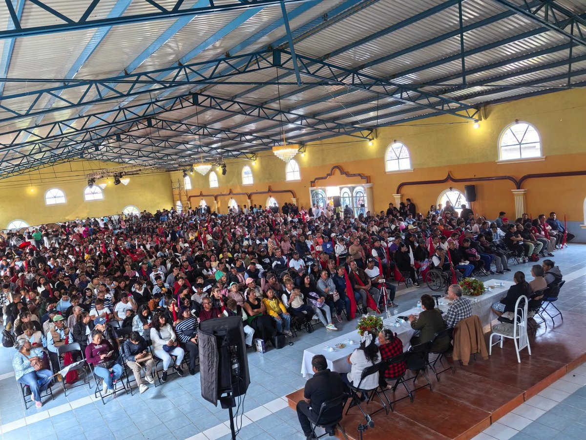 SamaraUikani's tweet photo. Conferencia "El imperialismo: ascenso y descenso". Nos ayuda a entender que el imperialismo se está debilitando y los pueblos del mundo y México debemos reaccionar para liberarnos. ¡En Antorcha luchamos y construimos la opción para una verdadera soberanía! 🔥💪 https://t.co/qX9uZj9b7O