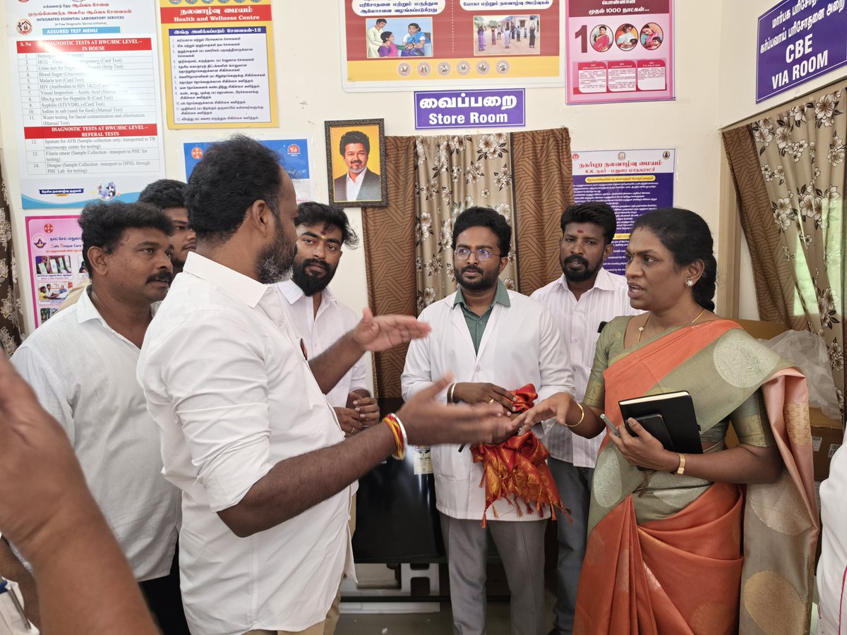 tvkitwingmaduri's tweet photo. மதுரை கே.கே. நகர் பகுதி 33வது வார்டு நகர்ப்புற நல வாழ்வு மையம் சுந்தரம் பார்க் அருகில் செயல்பட்டு வருகிறது. 

நலவாழ்வு மையத்தில் ஊசிகள், குளிர் சாதனத்தில் வைக்க வேண்டிய மருந்துகள் வைக்க போதிய வசதிகள் இல்லாமல் இருந்து வந்தன. கடந்த ஒரு வருடமாக மருத்துவ மையத்திற்கு குளிர்சாதன பெட்டி வேண்டுமென கோரிக்கையாக வைத்து வந்தனர். 

அவர்களது கோரிக்கையை ஏற்று உலக மருத்துவர்கள் தினத்தில் மதுரை வடக்கு சட்டமன்ற உறுப்பினரும் மதுரை மாநகர் வடக்கு மாவட்ட செயலாளருமான திரு. விஜய் அன்பன் கல்லாணை அவர்களின்  தலைமையில் நலவாழ்வு மையத்திற்கு மதுரை கே கே நகர் பகுதி சார்பில் குளிர்சாதன பெட்டியை முதன்மை மருத்துவர் ஸ்ரீ கோதை மற்றும் மருத்துவர் ராகேஷ் ராம் முன்னிலையில் வழங்கினார்.

@CMOTamilnadu | @TVKVijayHQ 
@VijayAnban_offl | @VijayAnbanMLA 
#MLAOfMaduraiNorth #TVKVijay 
#தமிழகவெற்றிக்கழகம்‌ #மதுரைவடக்கு
