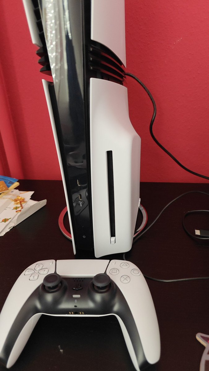 FemboyTrain's tweet photo. Bro I bought this stupid disc drive not even 30 minutes ago so I don't need to download 200 GB games and now you are telling me it's gonna be useless in a few years???? https://t.co/6heUX9i5Jz