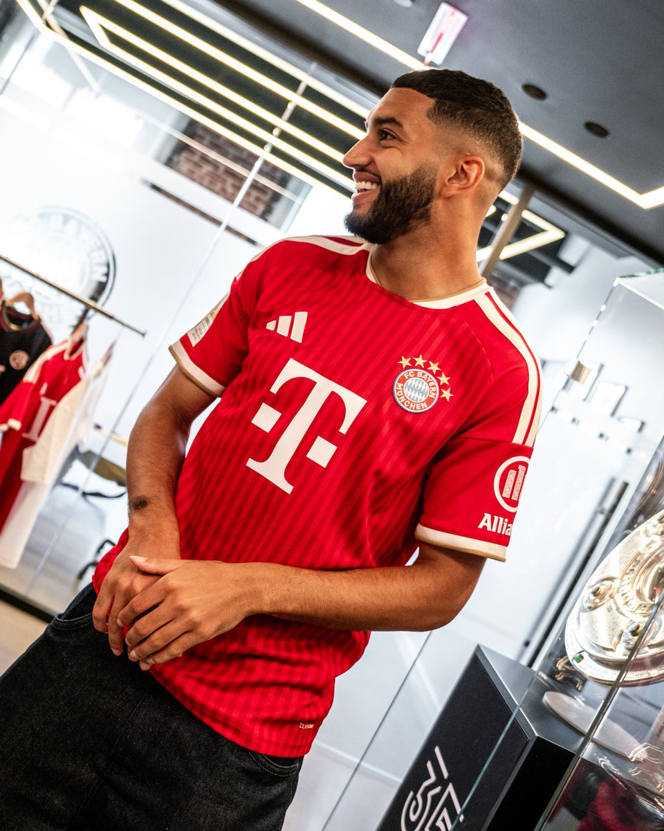 FCBayern's tweet photo. 𝐔𝐧𝐬𝐞𝐫𝐞 𝐧𝐞𝐮𝐞 𝐍𝐫. 𝟑𝟒 🔴⚪️

👉 Holt euch jetzt Ismaels Trikot: https://t.co/mY7pcYHsTx https://t.co/pTmtyl8Pgp