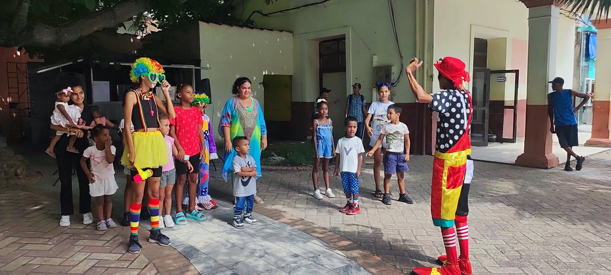 JessicaPadronR2's tweet photo. Camarcó Teatro regaló a los niños una función especial en el boulevard José Martí en este verano #IslaDeLaJuventud #Cultura @RadioCaribeIsla https://t.co/LRNWFmq5Fi