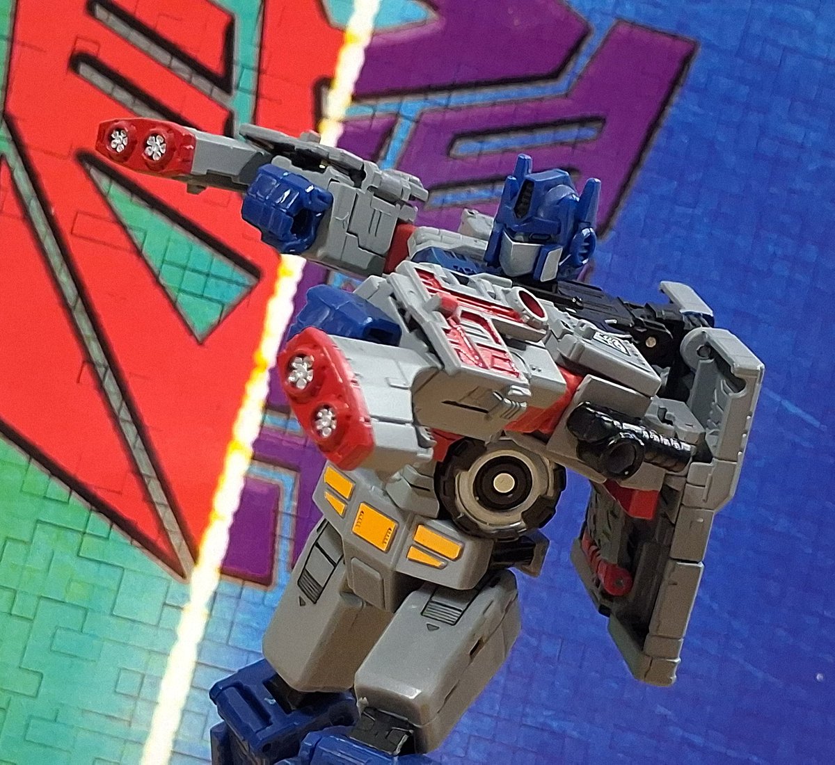 14thPrimeCustom's tweet photo. Outfitted with experimental "Stealth Force" technology from their human allies, NEST, Optimus Prime is ready to defend the Earth against the growing Decepticon threat. 

Vehicle mode and paints used in the replies!
#transformers #Maccadam https://t.co/XLnjBW8g36