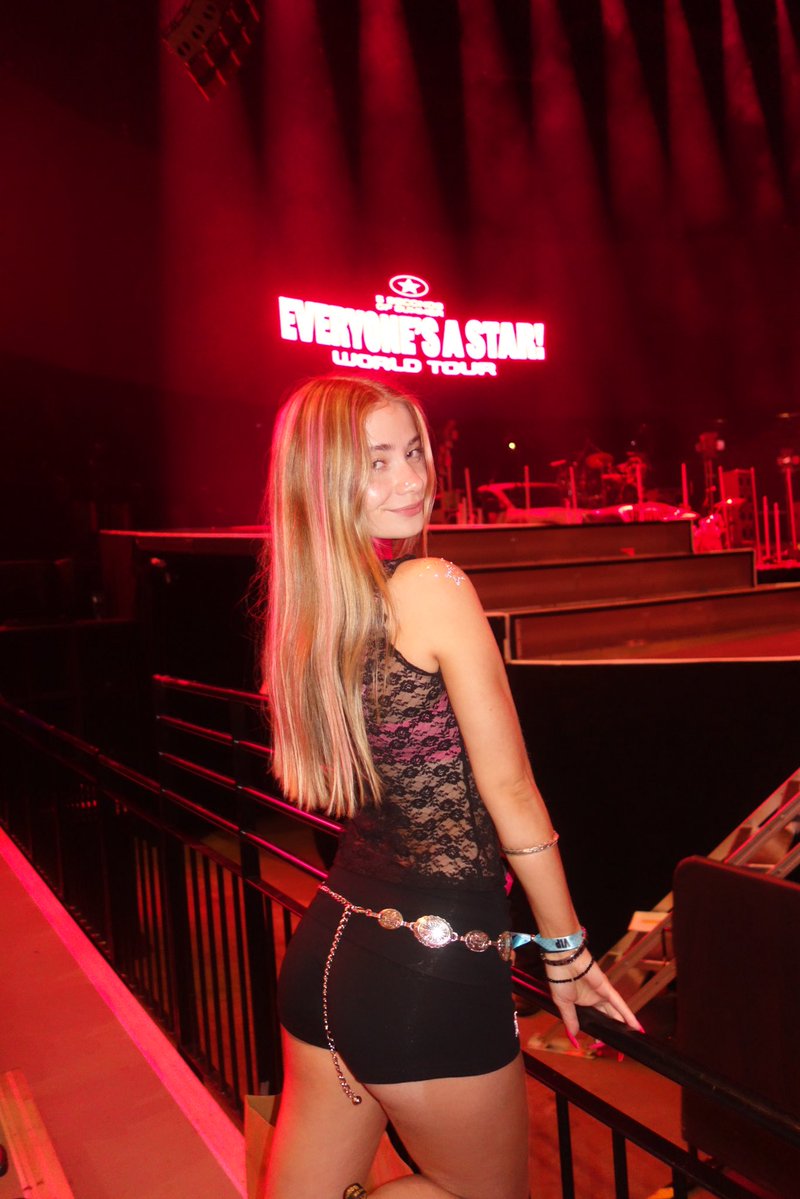 stardustbIues's tweet photo. 5sos portland! plus outfit & little details
#EASPortland https://t.co/Izm0f4G3tl
