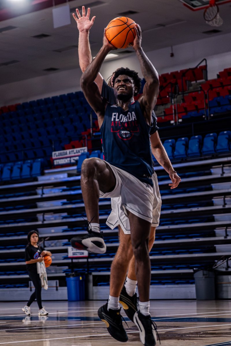 FAUMBB's tweet photo. 𝟐𝟎𝟐𝟔-𝟐𝟕 𝐅𝐢𝐫𝐬𝐭 𝐋𝐨𝐨𝐤

No. 6: Mason Porter-Brown

#WIP🏝️ https://t.co/BYdvXvMdLf