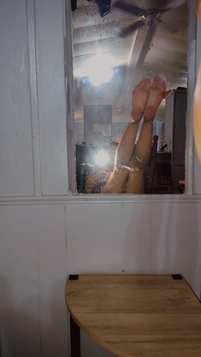 GoldenToes69's tweet photo. Love some mirror pics ❤️❤️💛💛
#sellingcontent https://t.co/Wz5kBpl17S