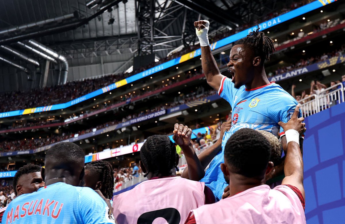 HT | #FIFAWorldCup 🏴 Inggris 0-1 DR Kongo 🇨🇩 ⚽️ Brian Cipenga 7' Kejutan di babak pertama. Gol cepat Brian Cipenga membuat DR Kongo untuk sementara unggul atas Inggris di jeda pertandingan. 🇨🇩🔥