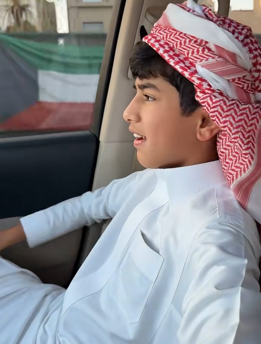 v_iliqp's tweet photo. الصوره عجبتني 🤩🤍🤩 #احمد_قزيع_السهلي #احمد_التاريخ https://t.co/jVsTCfhLKw