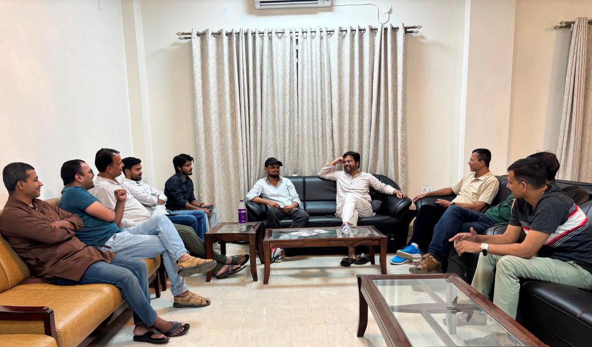 IYCBihar's tweet photo. #छात्रों_की_गूंज अभियान के तहत आज संयोजक श्री @AnupamConnects जी ने पटना विश्वविद्यालय के छात्र नेताओं से मुलाकात की।
#ChhatronKiGoonj #PatnaUniversity #Patna https://t.co/Dz61S01EMS