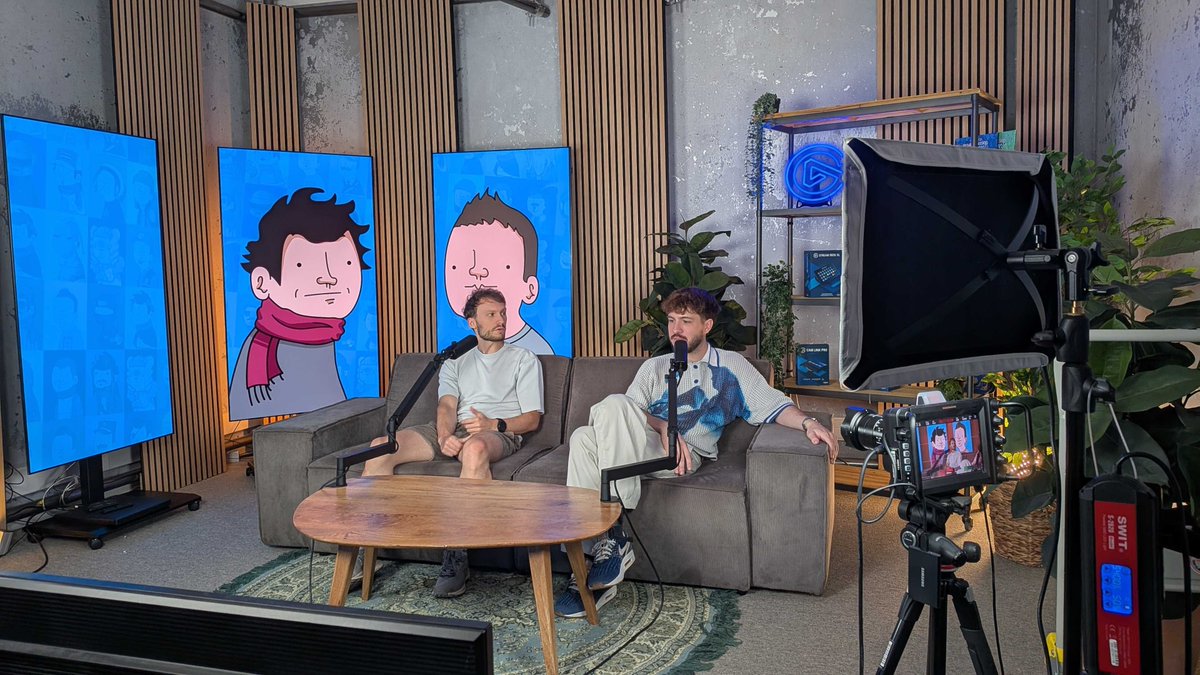 elgato's tweet photo. C'est magnifique! ✨

Check out this beautiful podcast studio we prepped for  @WankilStudio - featuring a dual Wave DX and Wave Mic Arm Pro setup. https://t.co/9XUeAmO0YN