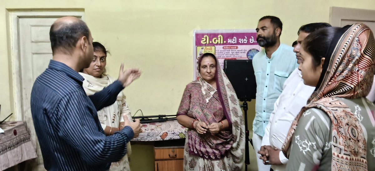 TbKutch's tweet photo. ગાંધીધામ જનરલ હોસ્પિટલ ખાતે આયોજિત ટીબી એક્સ-રે સ્ક્રીનીંગ કેમ્પની મુલાકાત ગાંધીધામ મ્યુનિસિપલ કોર્પોરેશનના મેયર શ્રીમતી દિવ્યાબેન નાથાણી અને  જિલ્લા પંચાયતના પ્રમુખ શ્રીમતી પ્રભાબેન હુણે લીધી.
સમયસર નિદાન, નિયમિત સ્ક્રીનીંગ અને જનભાગીદારીથી જ #TBMuktBharatનું સ્વપ્ન સાકાર થશે. https://t.co/apIriTdJ7n