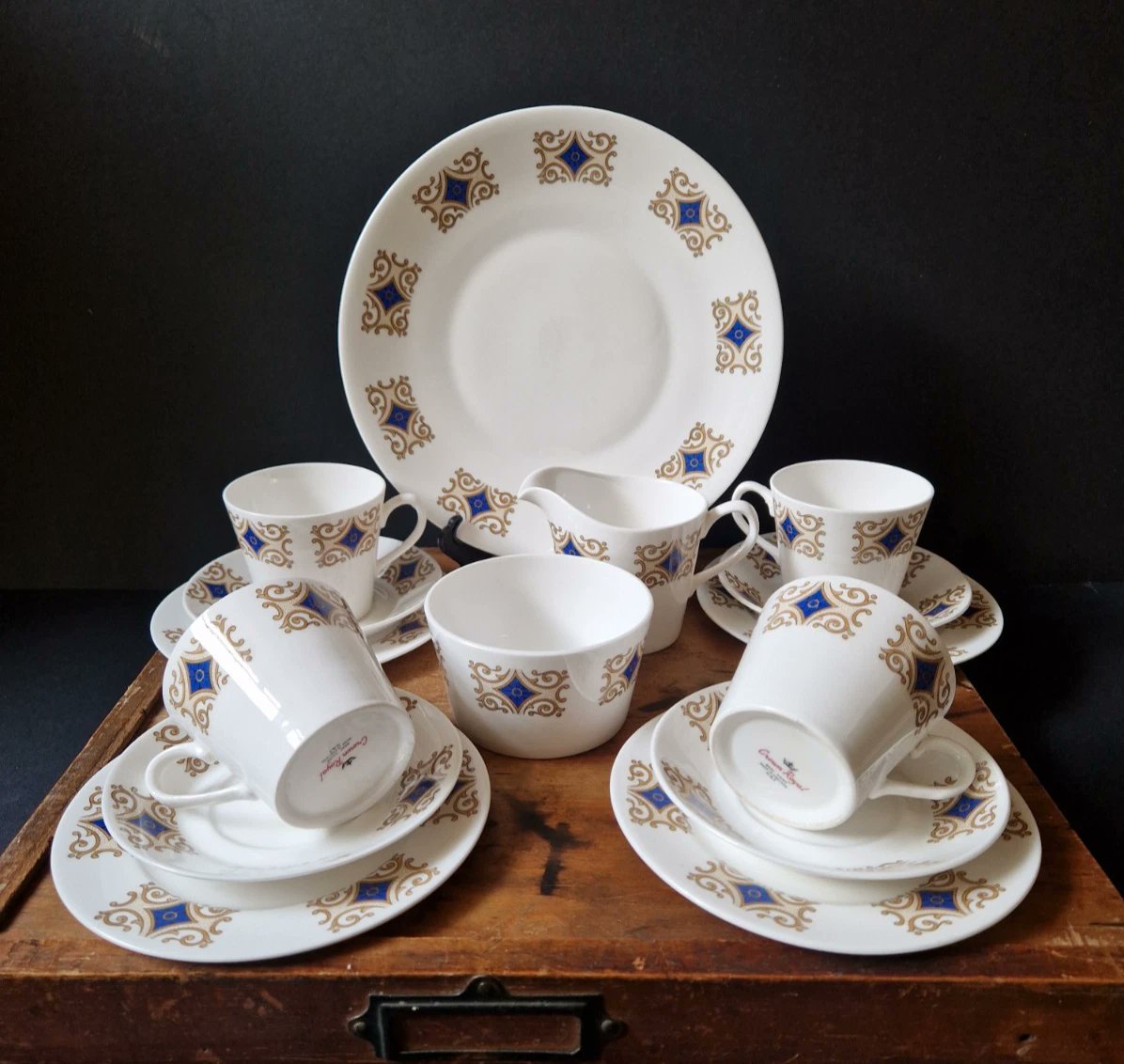 newhomevintage's tweet photo. - Vintage Crown Royal Blue Diamonds Tea Cups x 4 Trios Tea Set Milk Jug Sugar Bowl
- Vintage Antique Art Deco Banded Spots Serving Sandwich Plate Royal Stafford
#VintageHome #vintagegift #VintageFinds #Treasures #TeaParty #ForSale #ShopSmall https://t.co/xDbINHqJbH