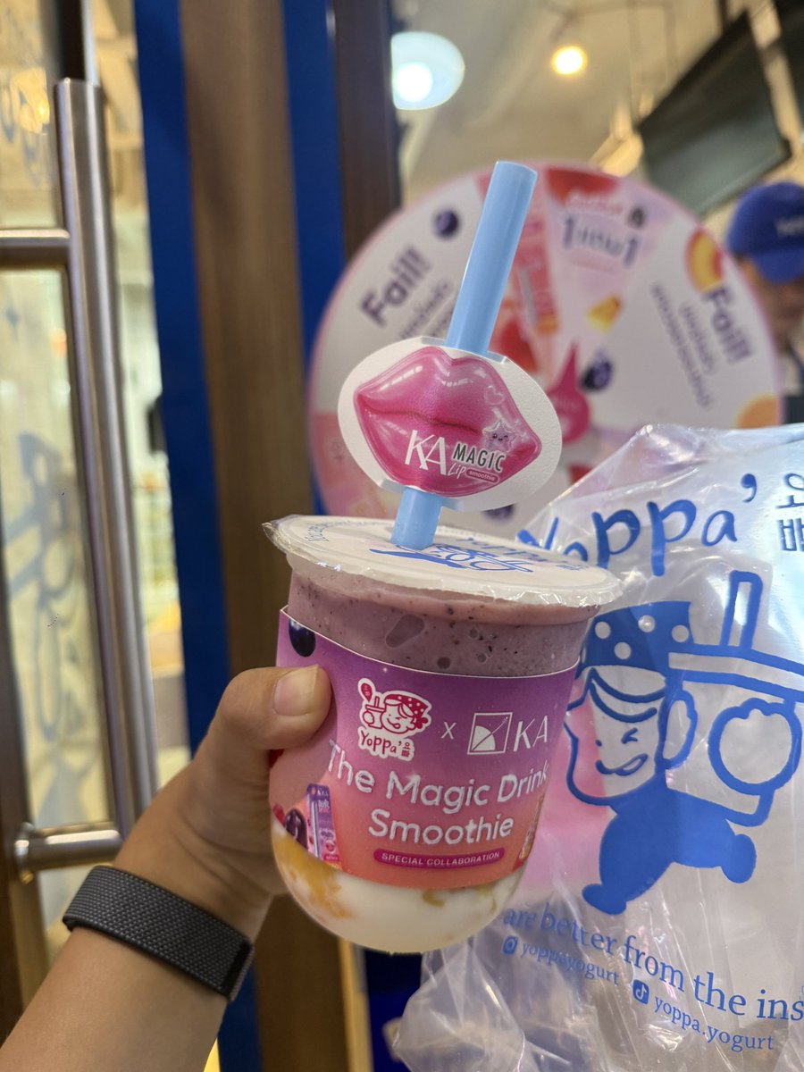 piploiployp's tweet photo. แก้วที่ 5 แต่ก้ยังไม่ได้ลิป
แต่ได้สิทธิซื้อ 1 แถม 1 ตกแท่งละ 44 บาทเท่านั้นน เริ่ดด👍🏻
#KAMagicLipSmoothie #YOPPA #YoppaYogurt #KAxYOPPA #SwitchToMagic #ลิปมันเปลี่ยนสีKA #เอาอยู่ทุกแดดแมทช์ได้ทุกลุค https://t.co/TGMFKF9uEZ